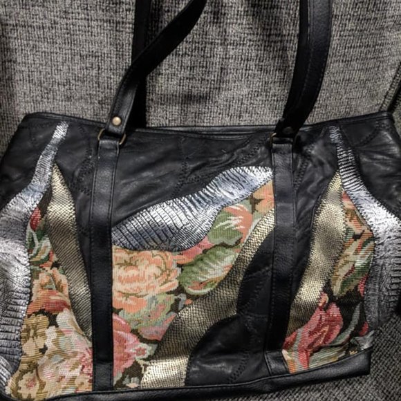 Handbags - 💥4/$20 Leather Purse